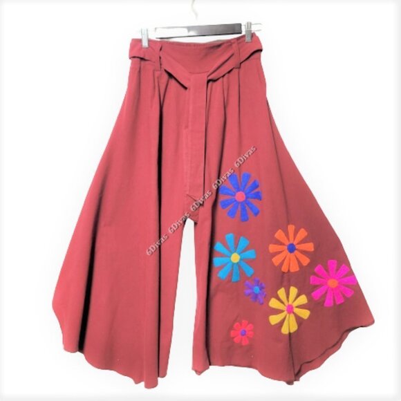 Unique Capris Wide Leg Capri Pants with Colorful Floral Applique -NEW - Picture 1 of 12
